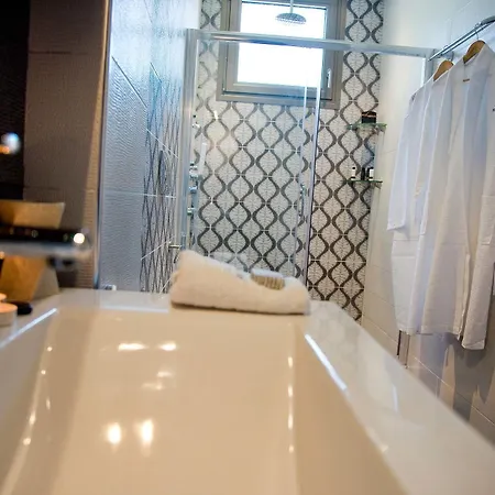 Five Senses Luxury 빌라 보우르보우로우